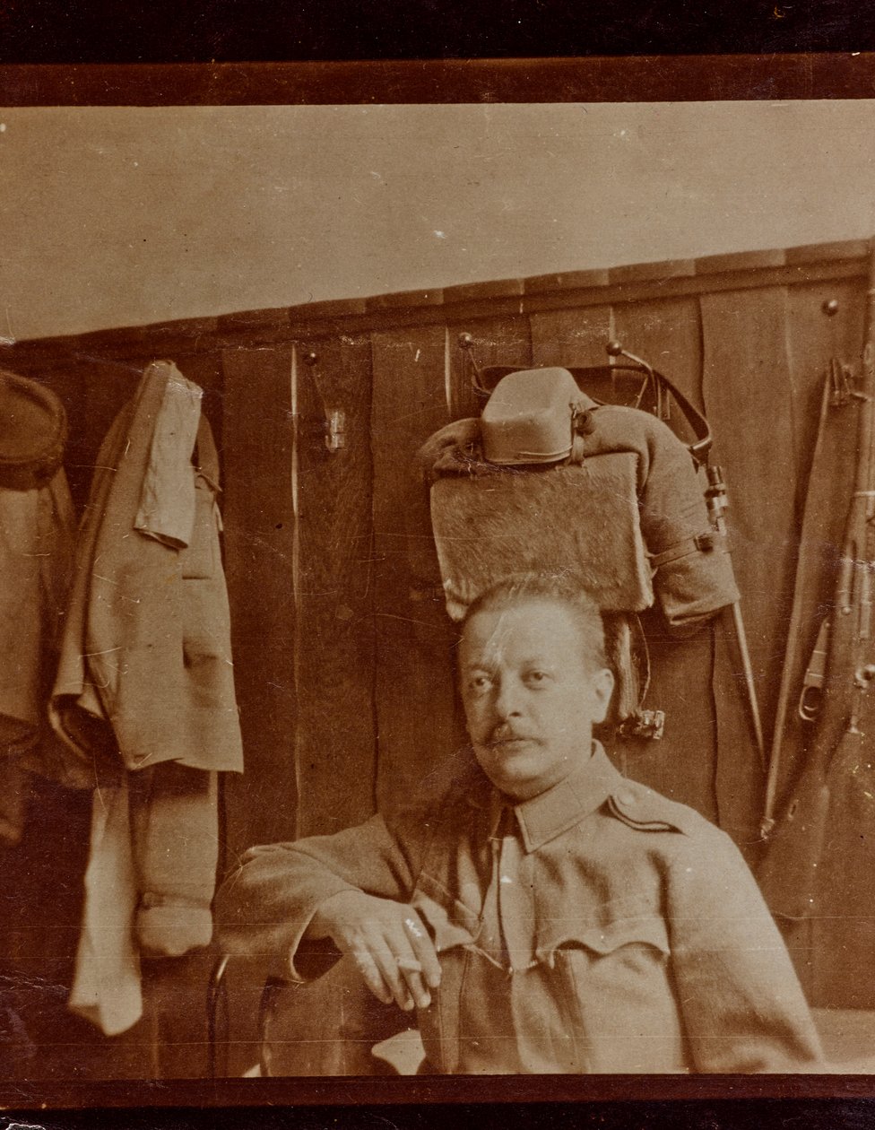 Album "Min verdenskrig - minder om den sydvestlige front i Kärnten, Italien, Trentino-Alto Adige) 31/03/1915-12/11/ 1918 - Josef Zohles Vienna ": portræt af soldat (s/h ph) af Josef Zohles