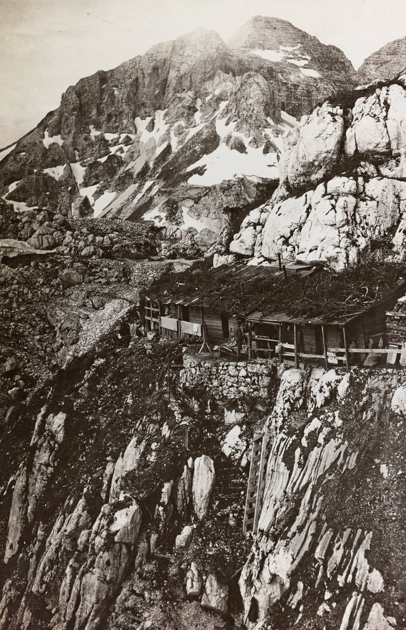 Album "Min verdenskrig - minder om den sydvestlige front i Kärnten, Italien, Trentino-Alto Adige) 31/03/1915-12/11/ 1918 - Josef Zohles Wien ": militærlejrbjerg (s/h) af Josef Zohles