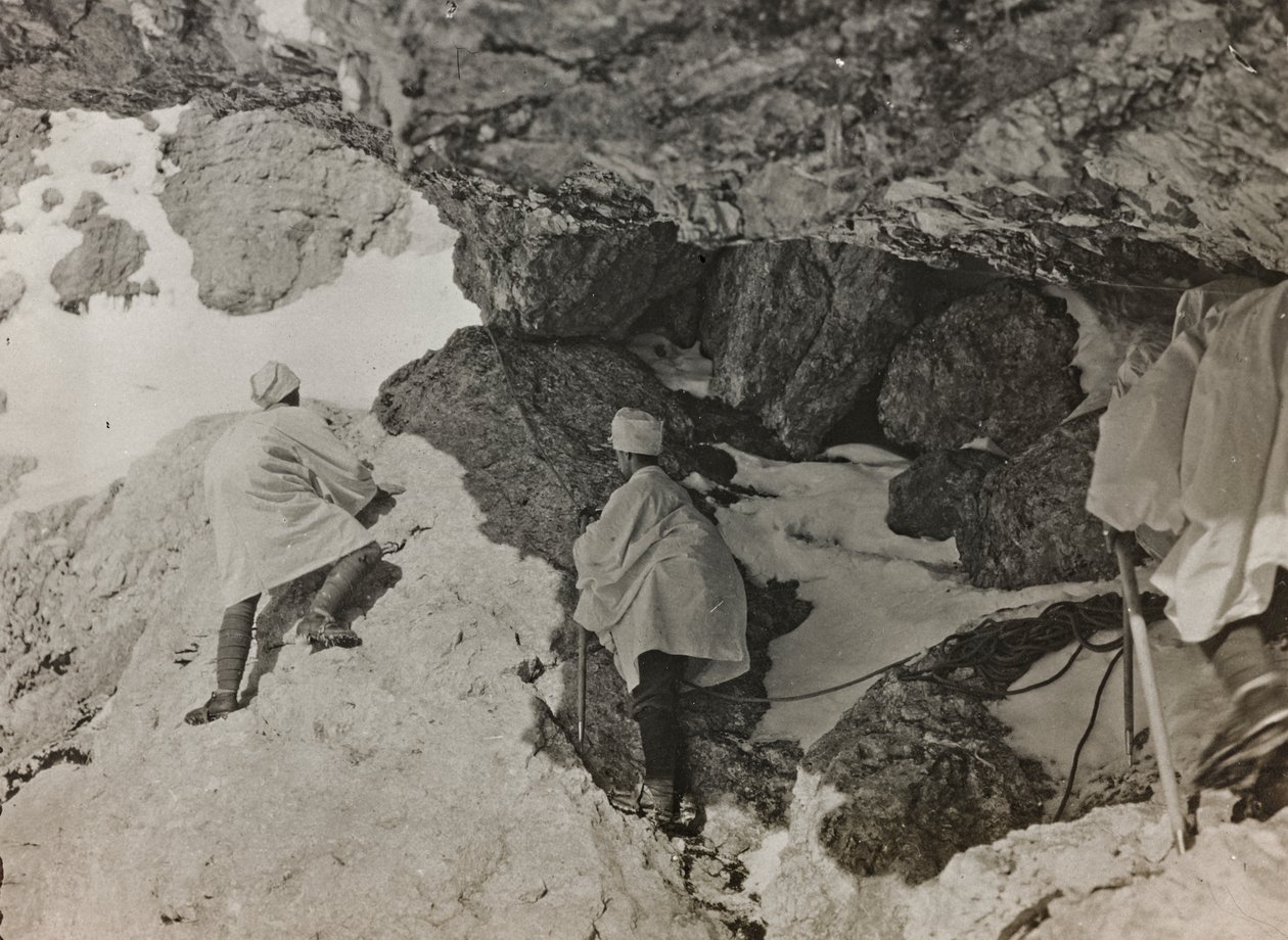 Album "Min verdenskrig - minder om den sydvestlige front i Kärnten, Italien, Trentino-Alto Adige) 31/03/1915-12/11/ 1918 - Josef Zohles Vienna ": militærbunker i et bjerg af Josef Zohles