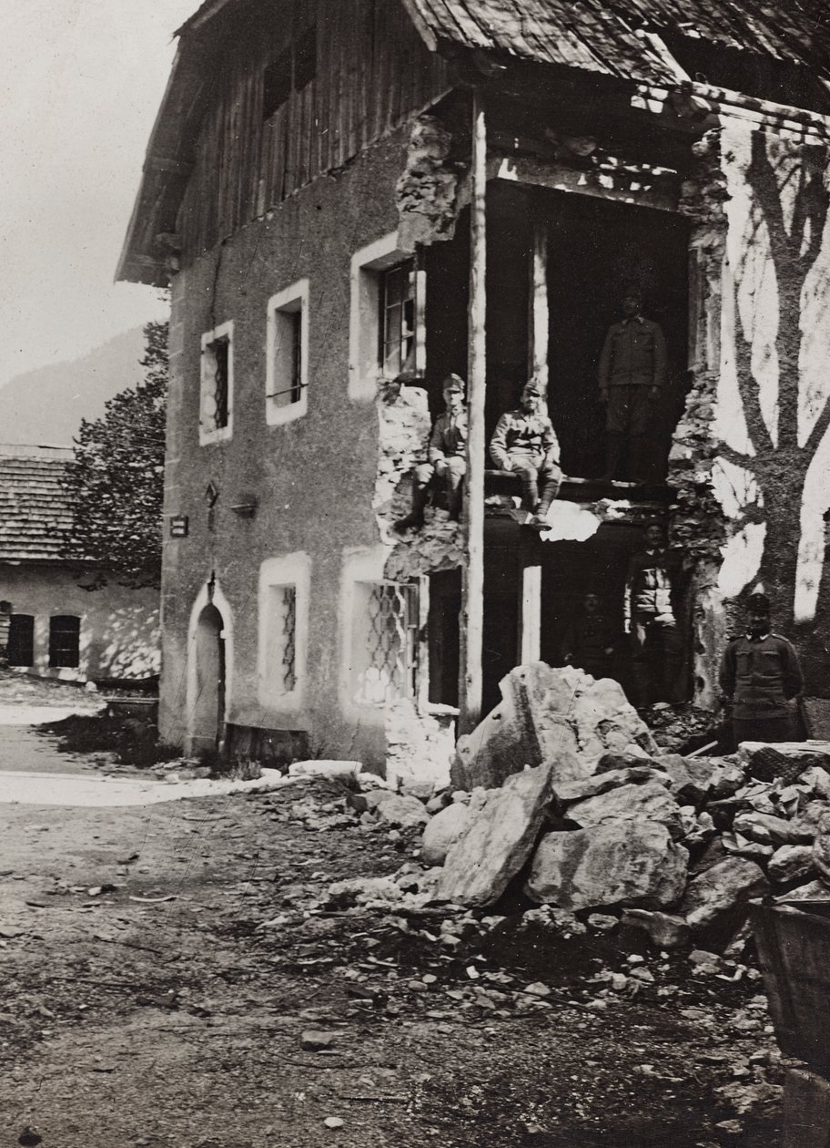 Album "Min verdenskrig - minder om den sydvestlige front i Kärnten, Italien, Trentino-Alto Adige) 31/03/1915-12/11/ 1918 - Josef Zohles Vienna ": murbrokker i Valbruna (s/h pho af Josef Zohles