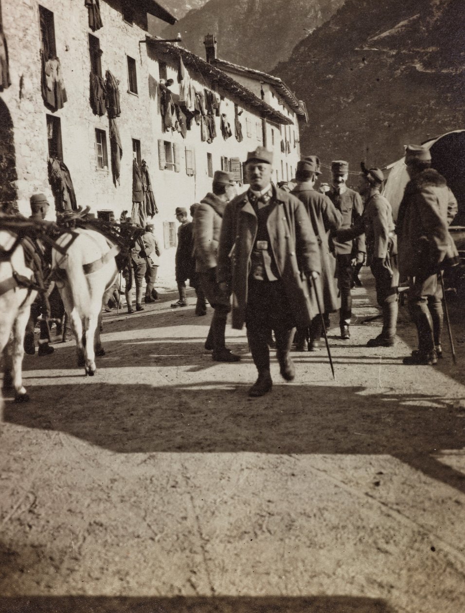 Album "Min verdenskrig - minder om den sydvestlige front i Kärnten, Italien, Trentino-Alto Adige) 31/03/1915-12/11/ 1918 - Josef Zohles Vienna ": soldater i Chiusaforte (b/ af Josef Zohles