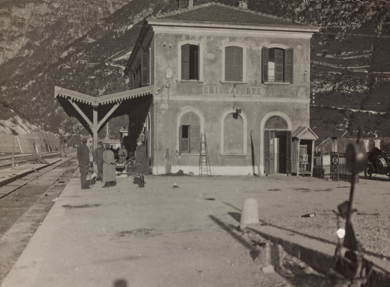 Album "Min verdenskrig - minder om den sydvestlige front i Kärnten, Italien, Trentino-Alto Adige) 31/03/1915-12/11/ 1918 - Josef Zohles Wien ": station i Chiusaforte (s/h) af Josef Zohles