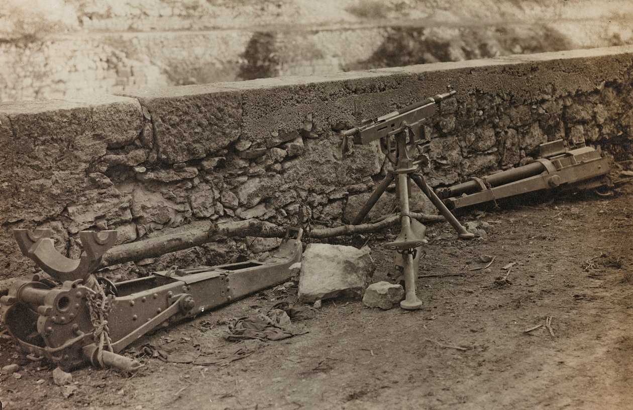 Album "Min verdenskrig - minder om den sydvestlige front i Kärnten, Italien, Trentino-Alto Adige) 31/03/1915-12/11/ 1918 - Josef Zohles Vienna ": Italienske våben forladt ( af Josef Zohles