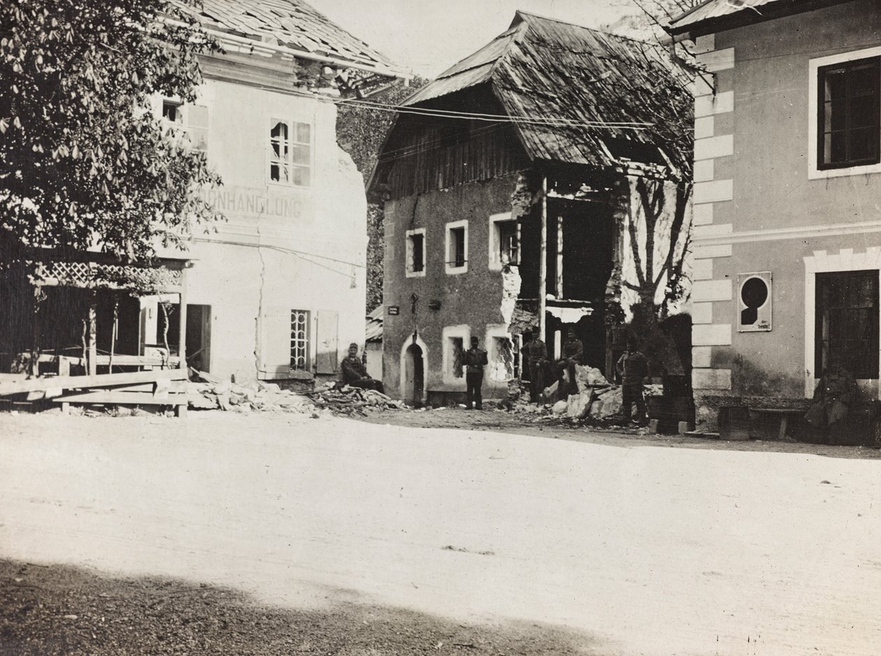 Album "Meine weltkriegs - Erinnerungen South-West Front (Carinthia, Italien, South Tyrol) (Min verdenskrig - minder om den sydvestlige front i Kärnten, Italien, Trentino-Alto Adige) 31/03/1915-12/11/ 1918 - Josef Zohles Wien ": firkant med murbrokker (s/h  af Josef Zohles