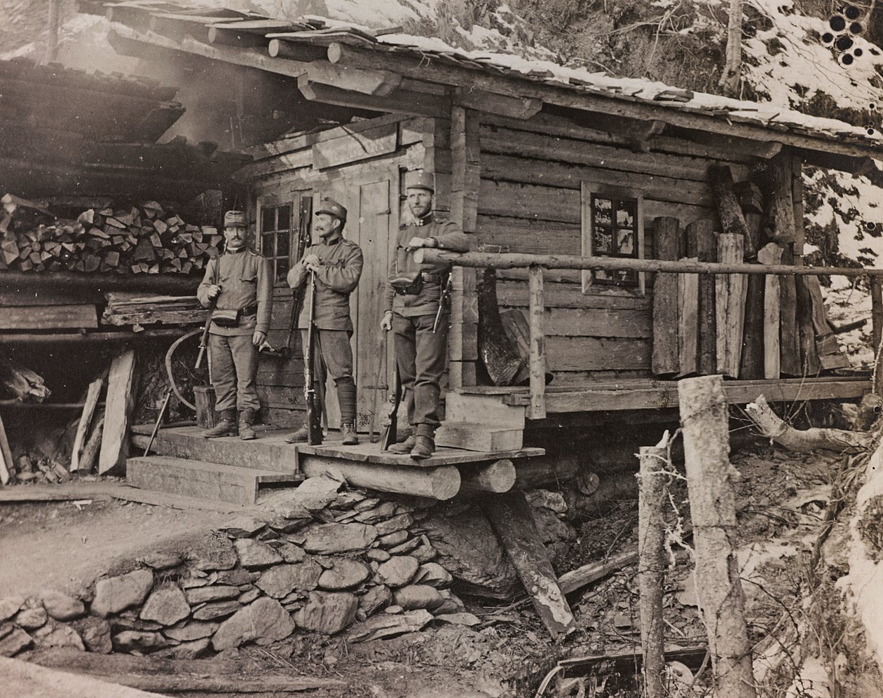 Album "Min verdenskrig - minder om den sydvestlige front i Kärnten, Italien, Trentino-Alto Adige) 31/03/1915-12/11/ 1918 - Josef Zohles Wien ": boligbetjente (s/h foto) af Josef Zohles