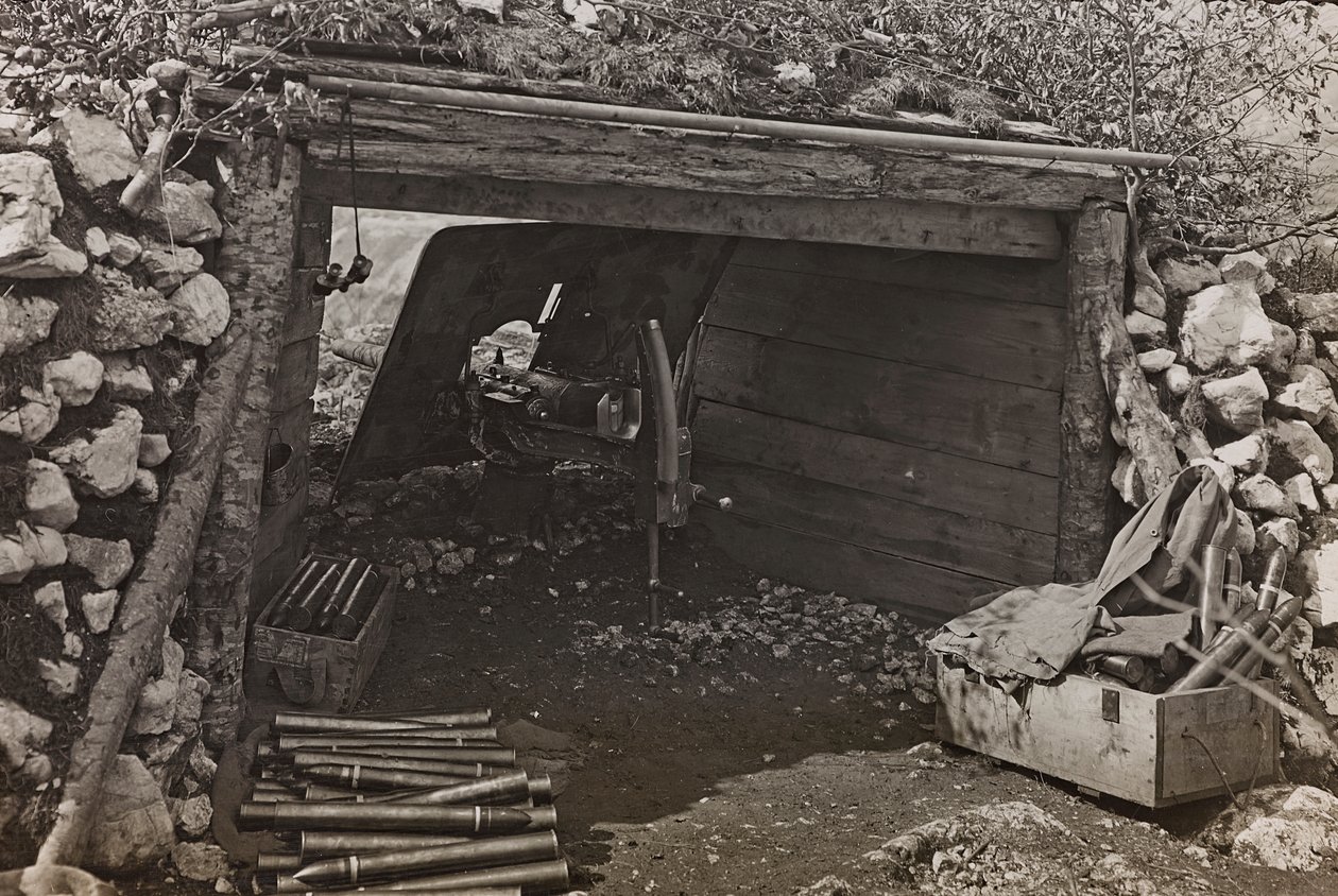 Album "Min verdenskrig - minder om den sydvestlige front i Kärnten, Italien, Trentino-Alto Adige) 31/03/1915-12/11/ 1918 - Josef Zohles Wien ": militærdepot (s/h foto) af Josef Zohles