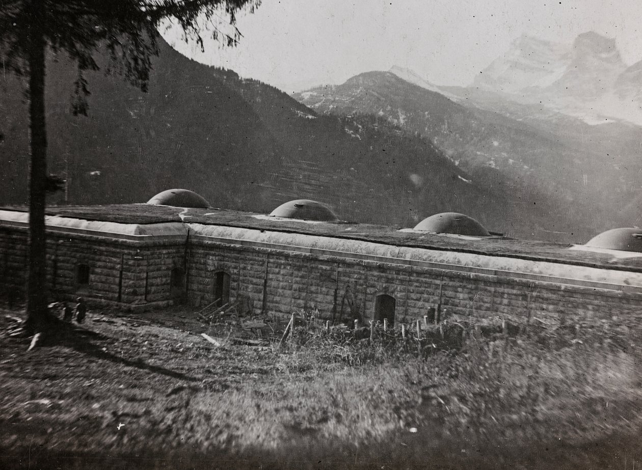 Album "Min verdenskrig - minder om den sydvestlige front i Kärnten, Italien, Trentino-Alto Adige) 31/03/1915-12/11/ 1918 - Josef Zohles Wien ": en italiensk fæstning (s/h pho af Josef Zohles