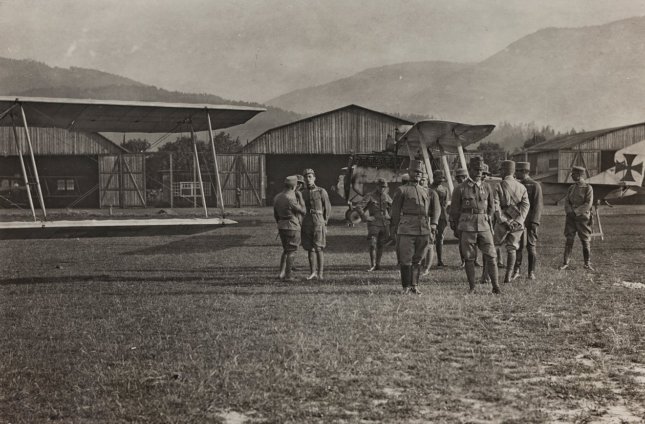 Album "Min verdenskrig - minder om Sydvestfronten (Kärnten, Italien, Sydtyrol) (Min verdenskrig - minder om Sydvestfronten i Kärnten, Italien, Trentino Alto Adige) 31 / III / 1915-12 / XI / 1918 - Josef Zohles Wien ": flyveplads (s/h af Josef Zohles