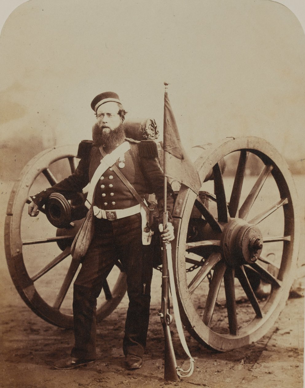 Sergent William Russell, Royal Artillery, 1856 (sepia-foto) af Robert Howlett