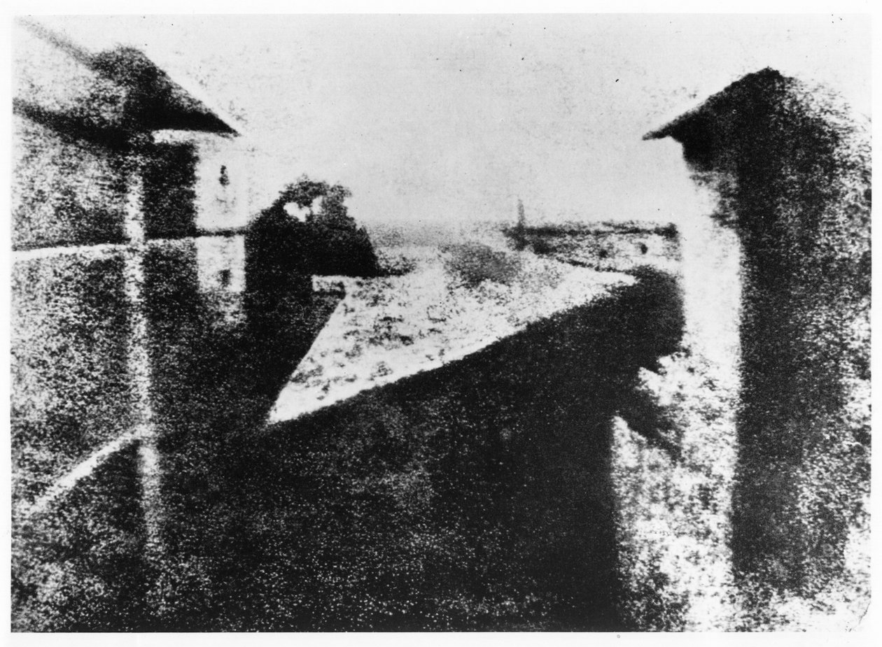 Udsigt fra et vindue ved Le Gras, Saint-Loup-de-Varennes, 1827 (bw foto) af Joseph Nicephore Niepce