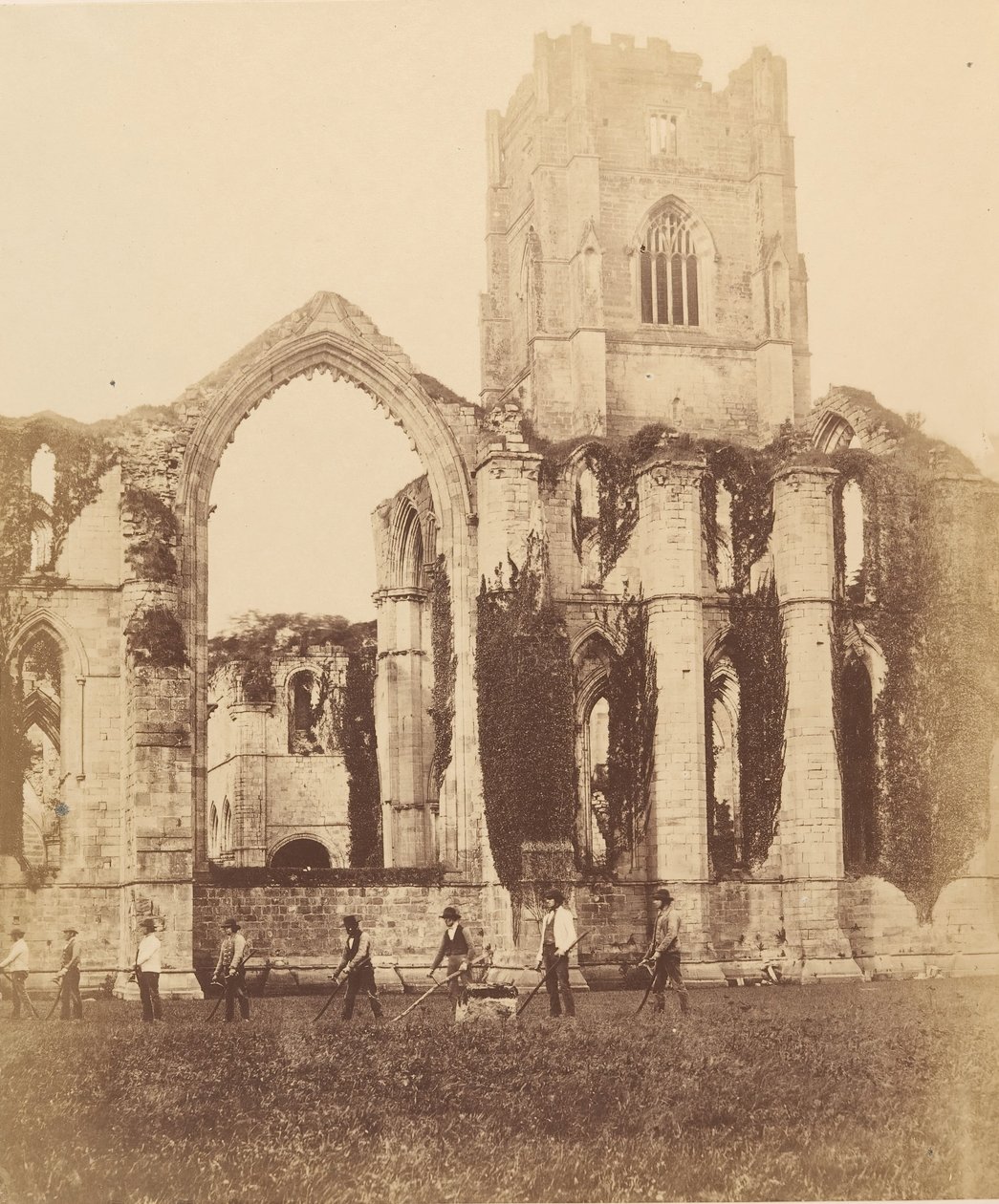 Fountains Abbey. Østvindue og tårn, 1850