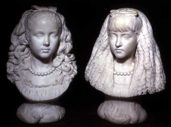 Effie og Mary Millais (marmor) af Joseph Edgar Boehm
