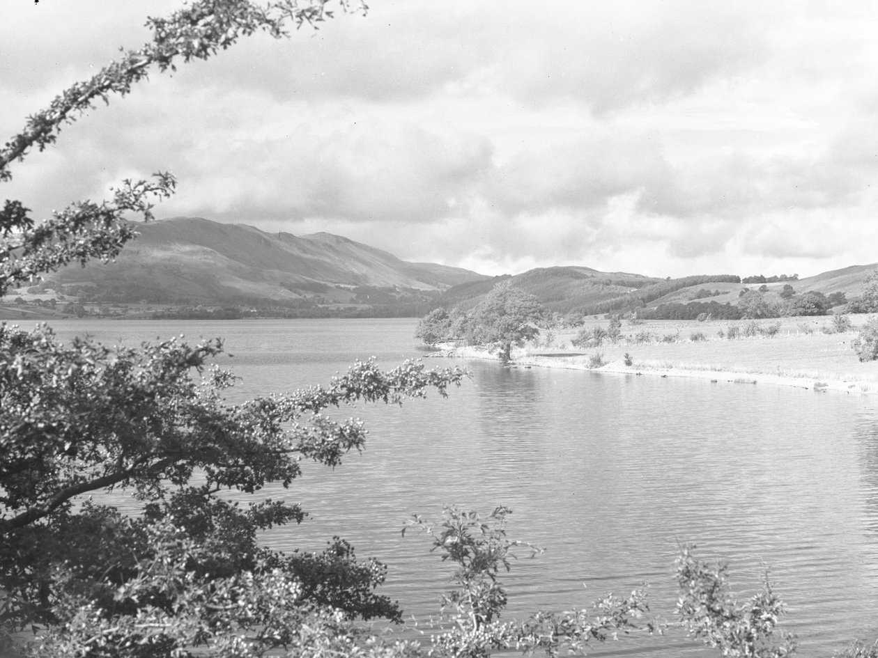 Udsigt over Crummock Water med fjeldet i baggrunden af Joseph Hardman