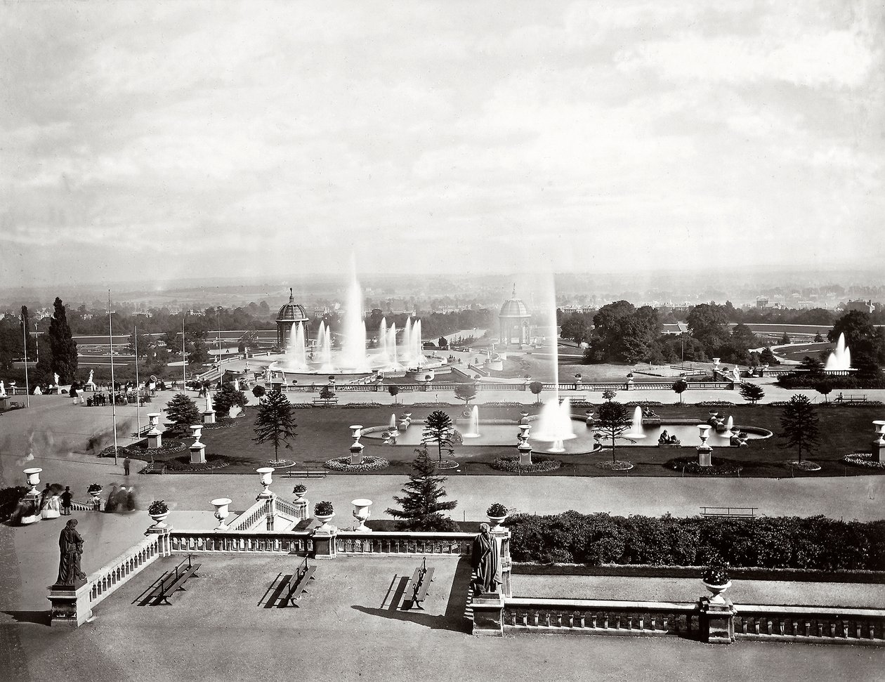 The Crystal Palace i London: terrasser og springvand, ca. 1870 (s/h foto) af Joseph Paxton