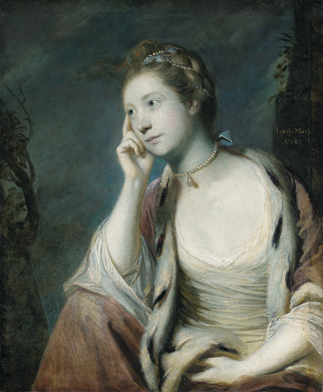 Portræt af Lady Mary Coke, halv længde, i en hermelin-trimmet rød kappe af Joshua Reynolds