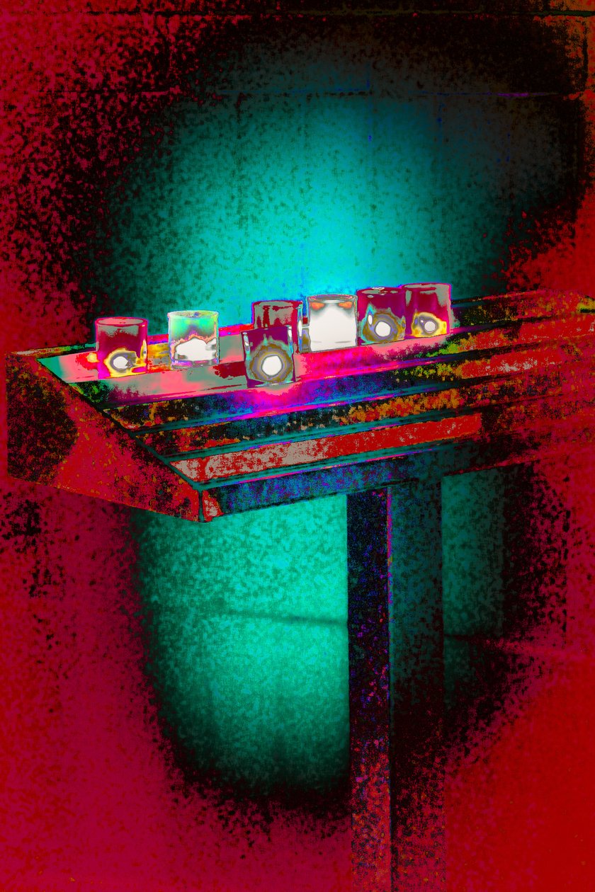 The Light, fra serien Votive Candles, 2015 (fotografi) af Joy Lions