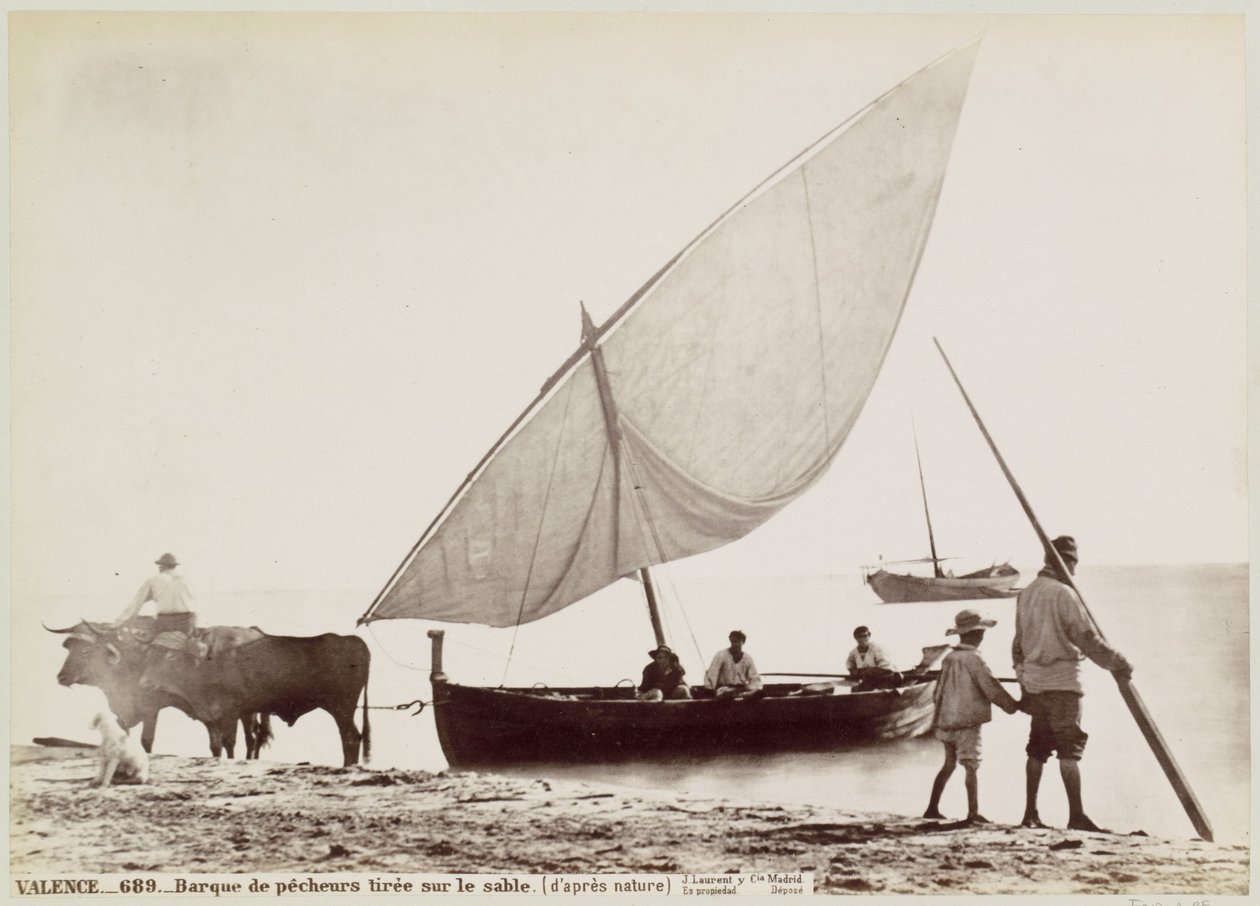 Ossen trekker vissersboot het strand op i Valencia VALENCE.- Fiskerbåd tegnet på sandet. (fra naturen) (titel på objekt) af Juan Laurent