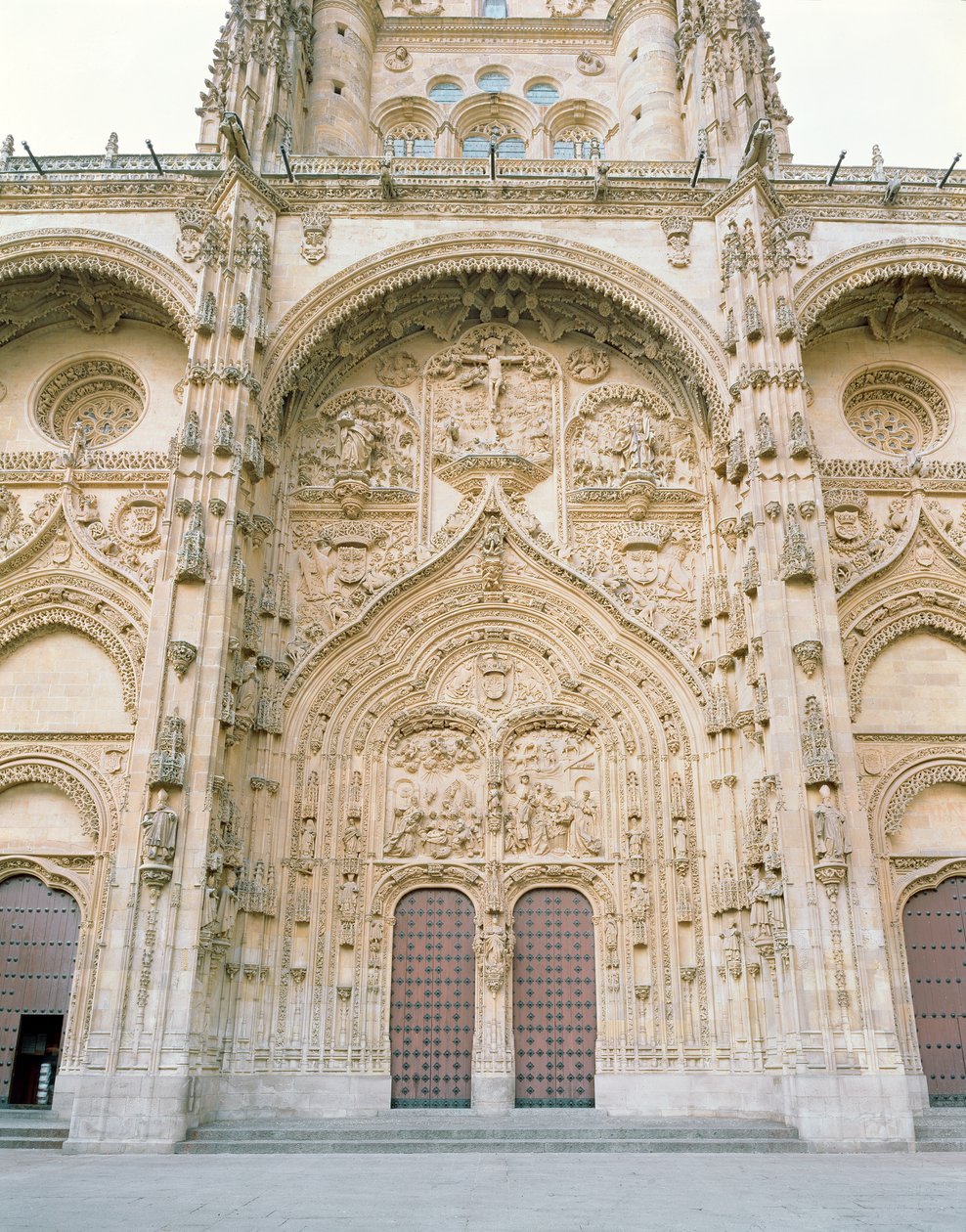 Birth Gate (sandsten) af Juan and Rodrigo Gil de Hontanon