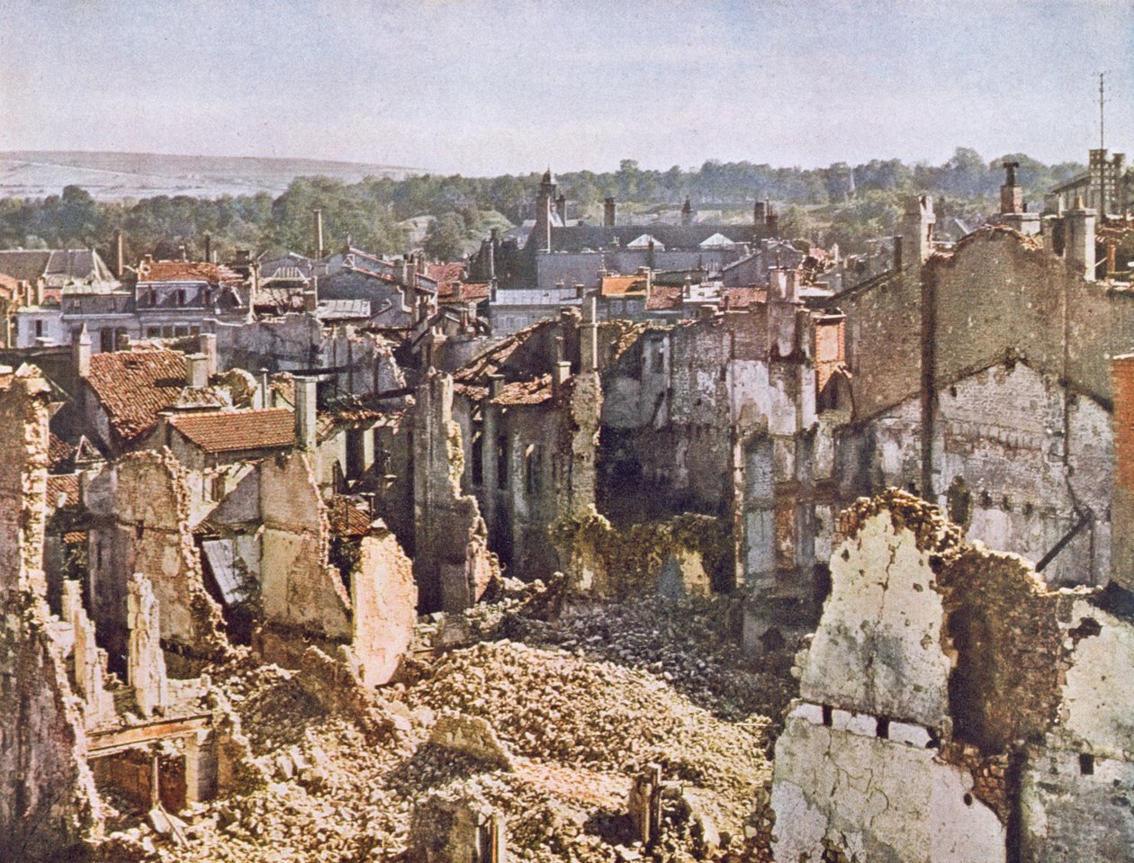 Ruinerne af Verdun efter 8 måneders bombardement, 191617 (efter et farvefoto) af Jules Gervais Courtellemont