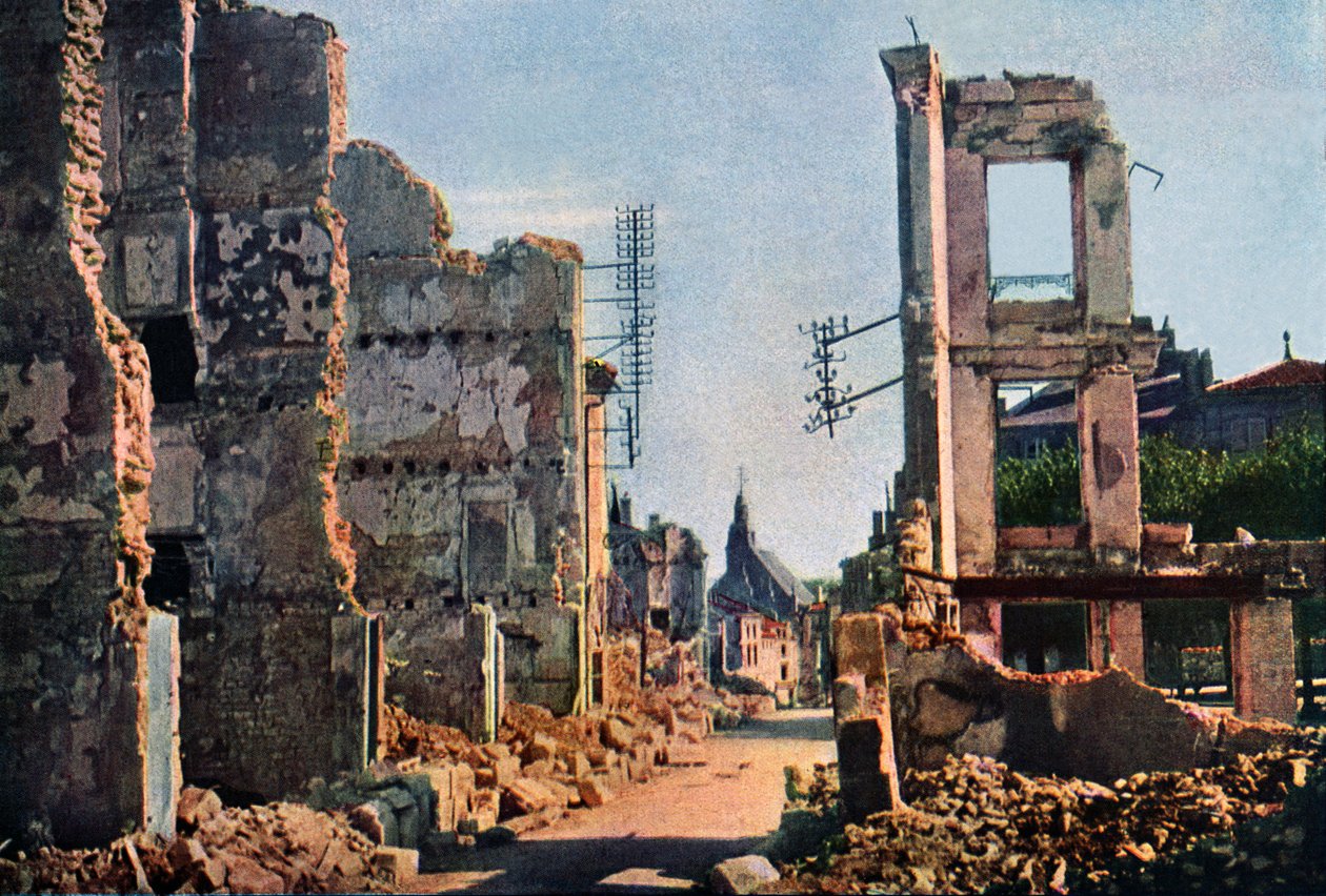 Udsigt over Verdun efter 8 måneders bombning, september 1916 (autokrom) af Jules Gervais Courtellemont