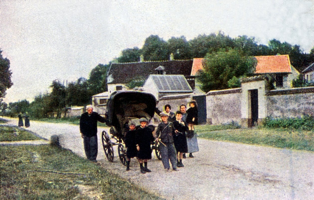 En familie, der flygtede fra den tyske invasion under slaget ved Marne øst for Paris, september 1914 (autokrom) af Jules Gervais Courtellemont