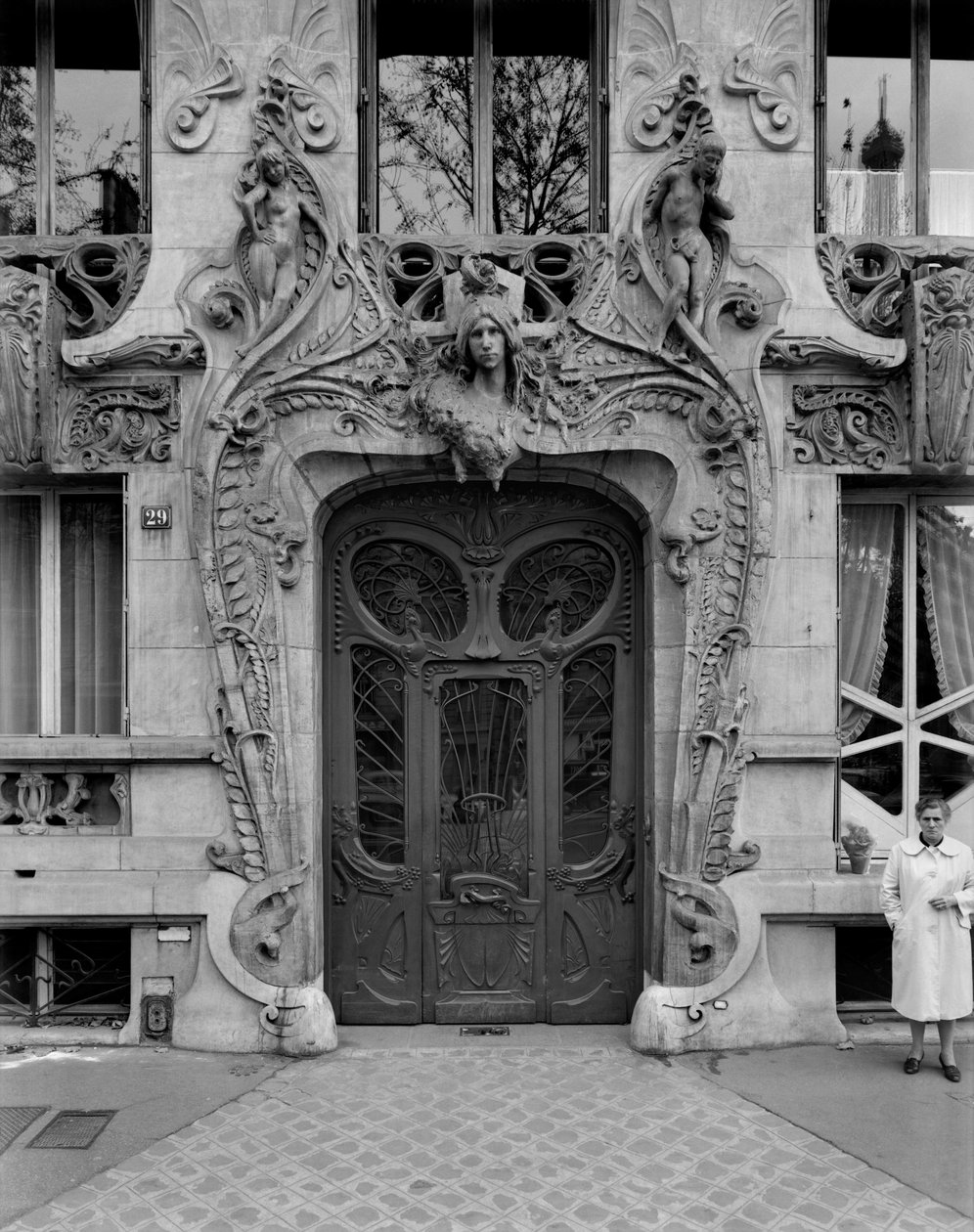 Indgangsdør til lejlighederne på 29 Avenue Rapp, designet i 1901 af Jules Lavirotte