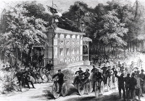 A Velocipede Race ved Pre Catelan, ca. 1860-70 (gravering) (s/h foto) af Jules Pelcoq