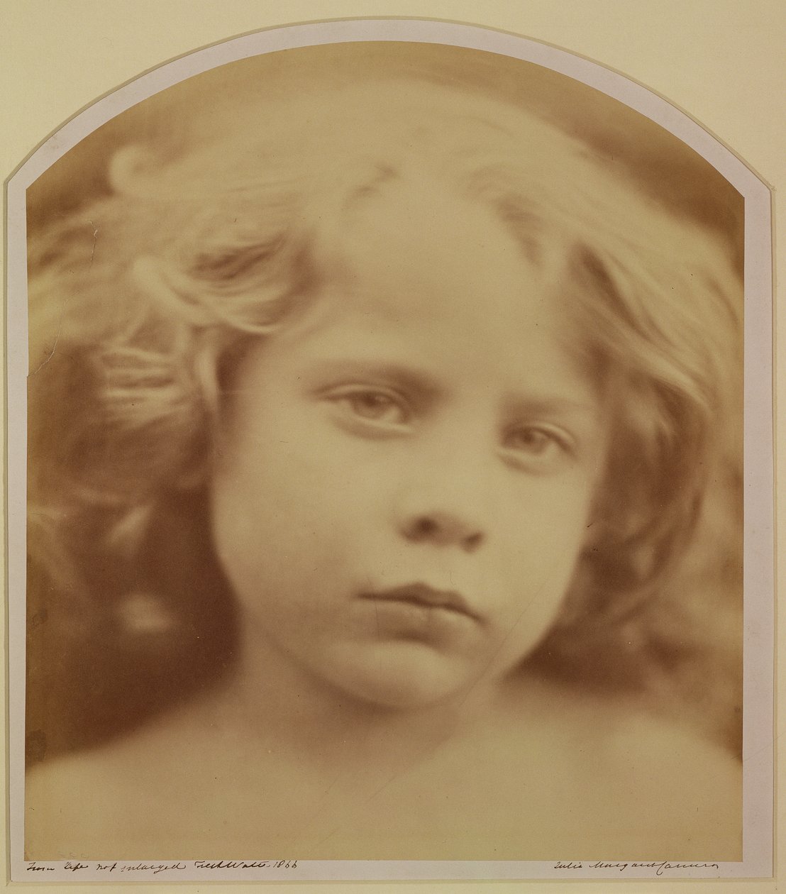 Portræt af et barn, 1866 af Julia Margaret Cameron