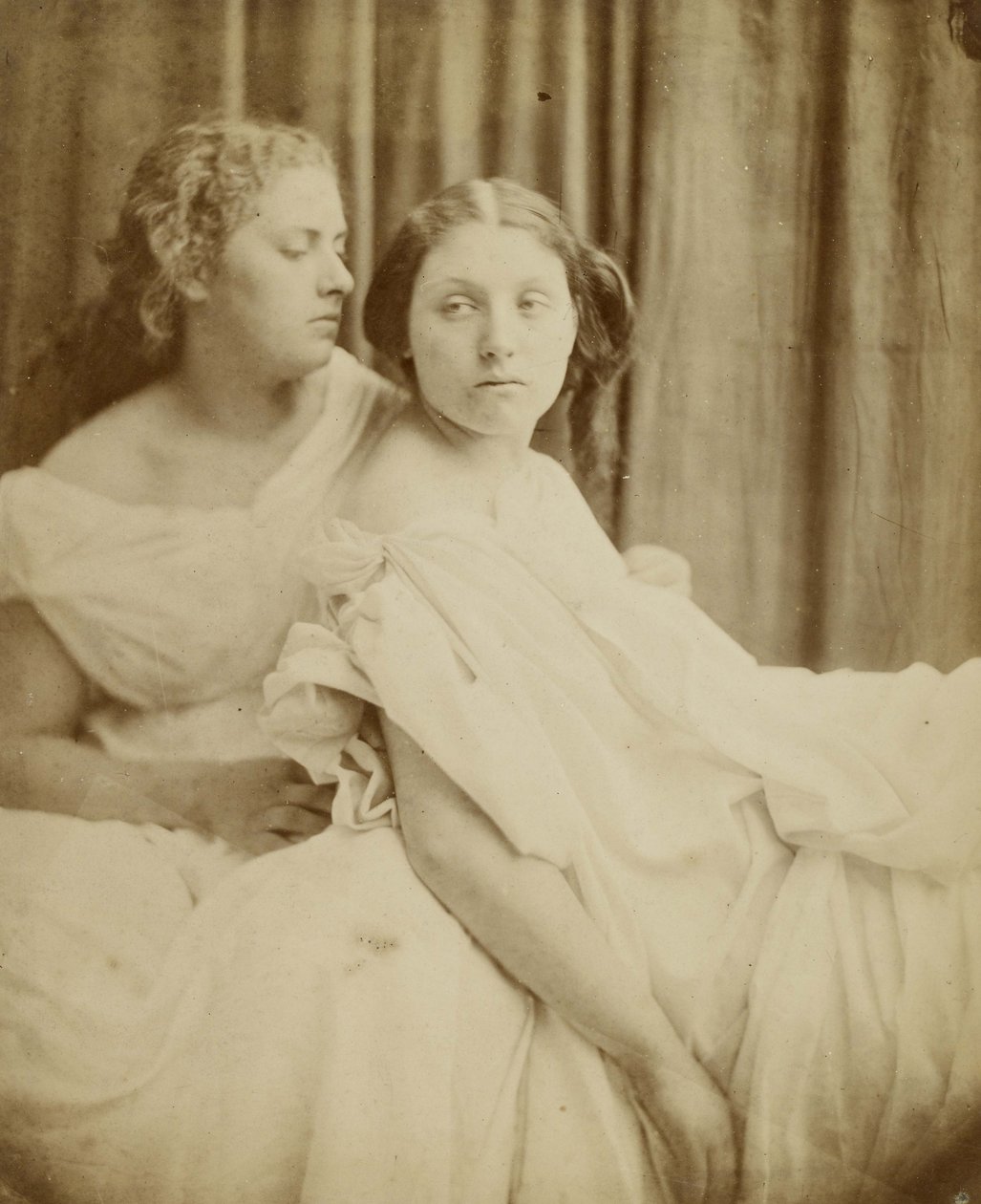 Teachings from the Elgin Marbles, 1867 (tyndt fotografisk papir lagt på kortbagside) af Julia Margaret Cameron