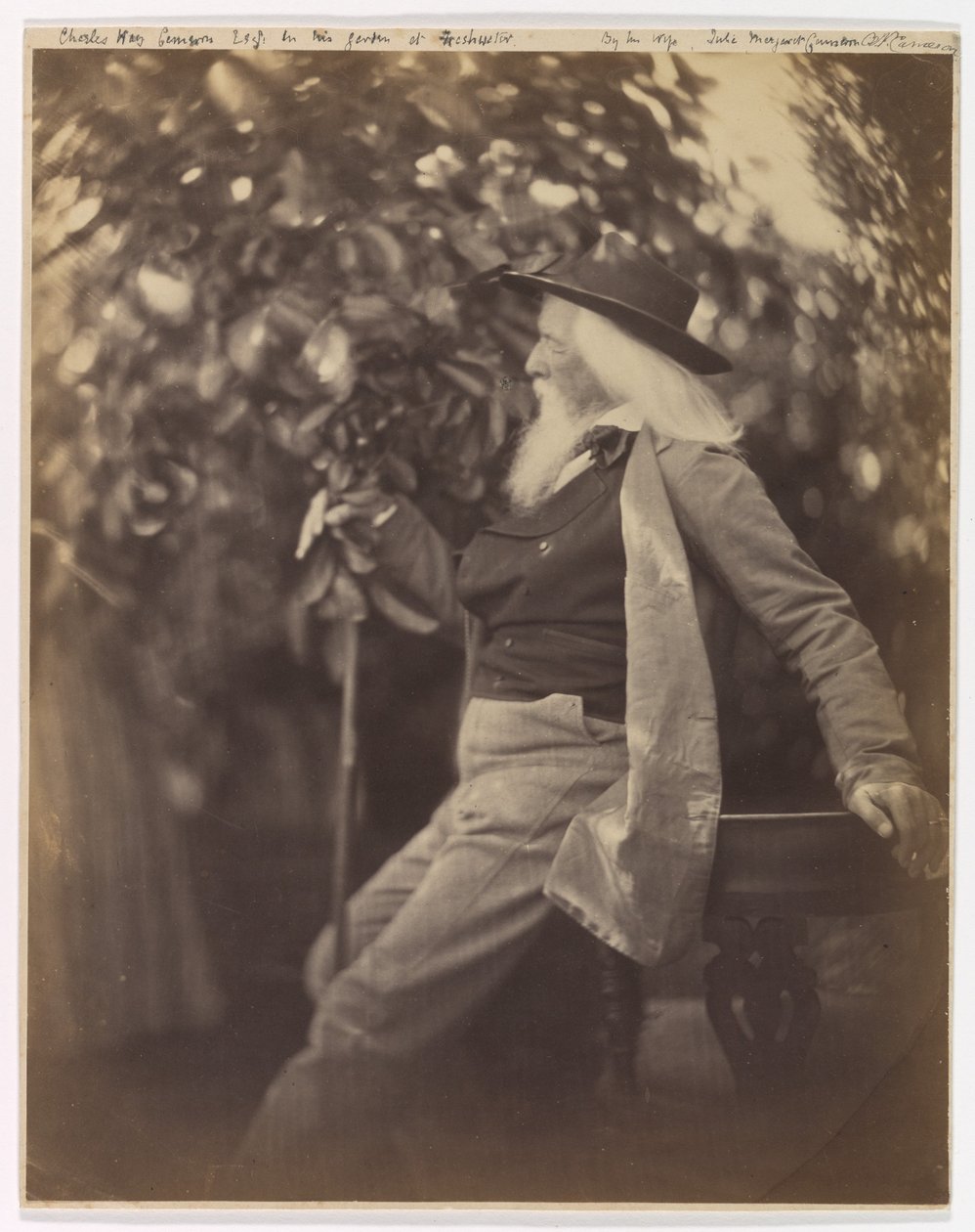 Charles Hay Cameron, Esq., i sin have i Freshwater af Julia Margaret Cameron