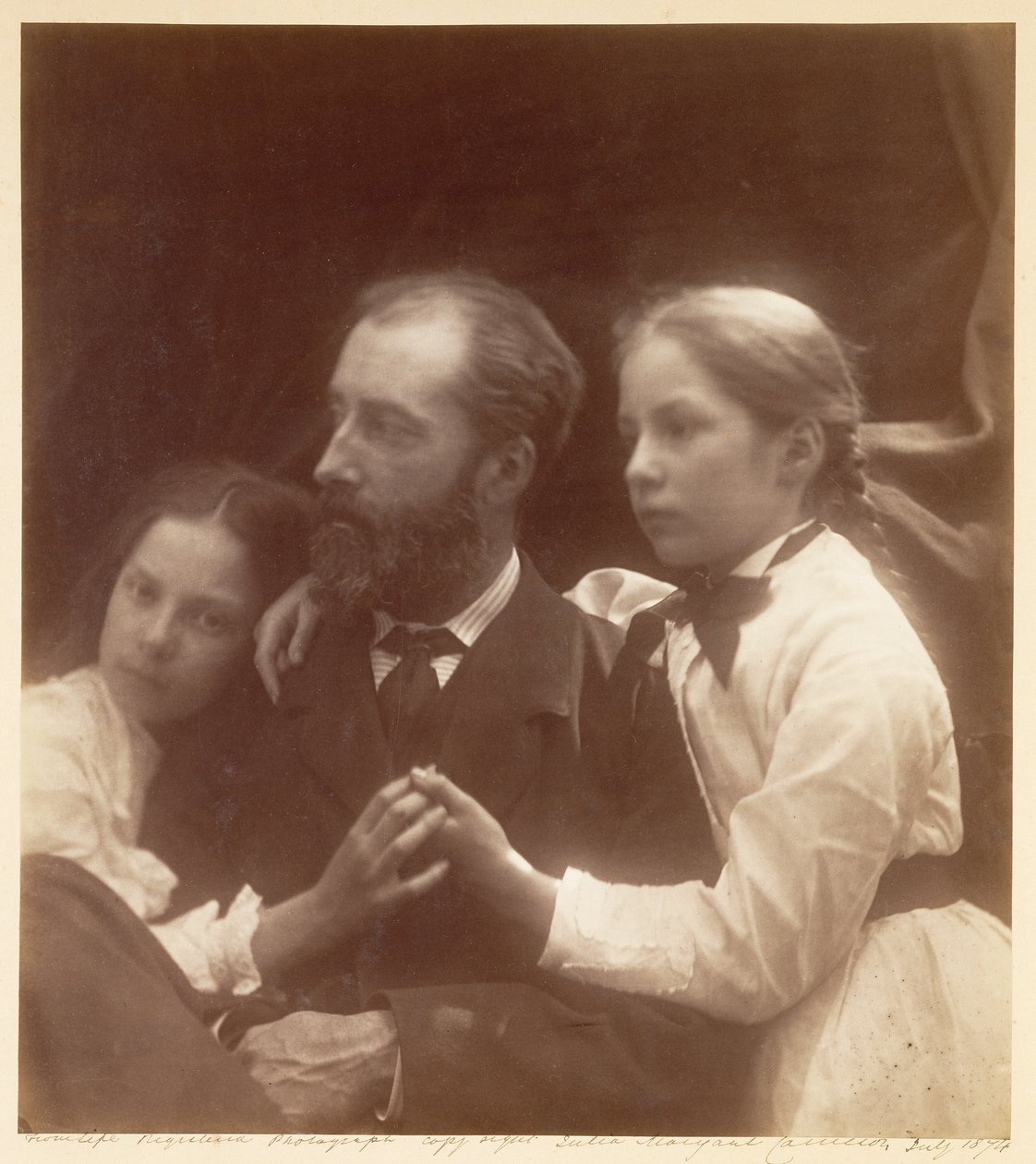 Charles Norman sammen med sine døtre Adeline og Margaret af Julia Margaret Cameron