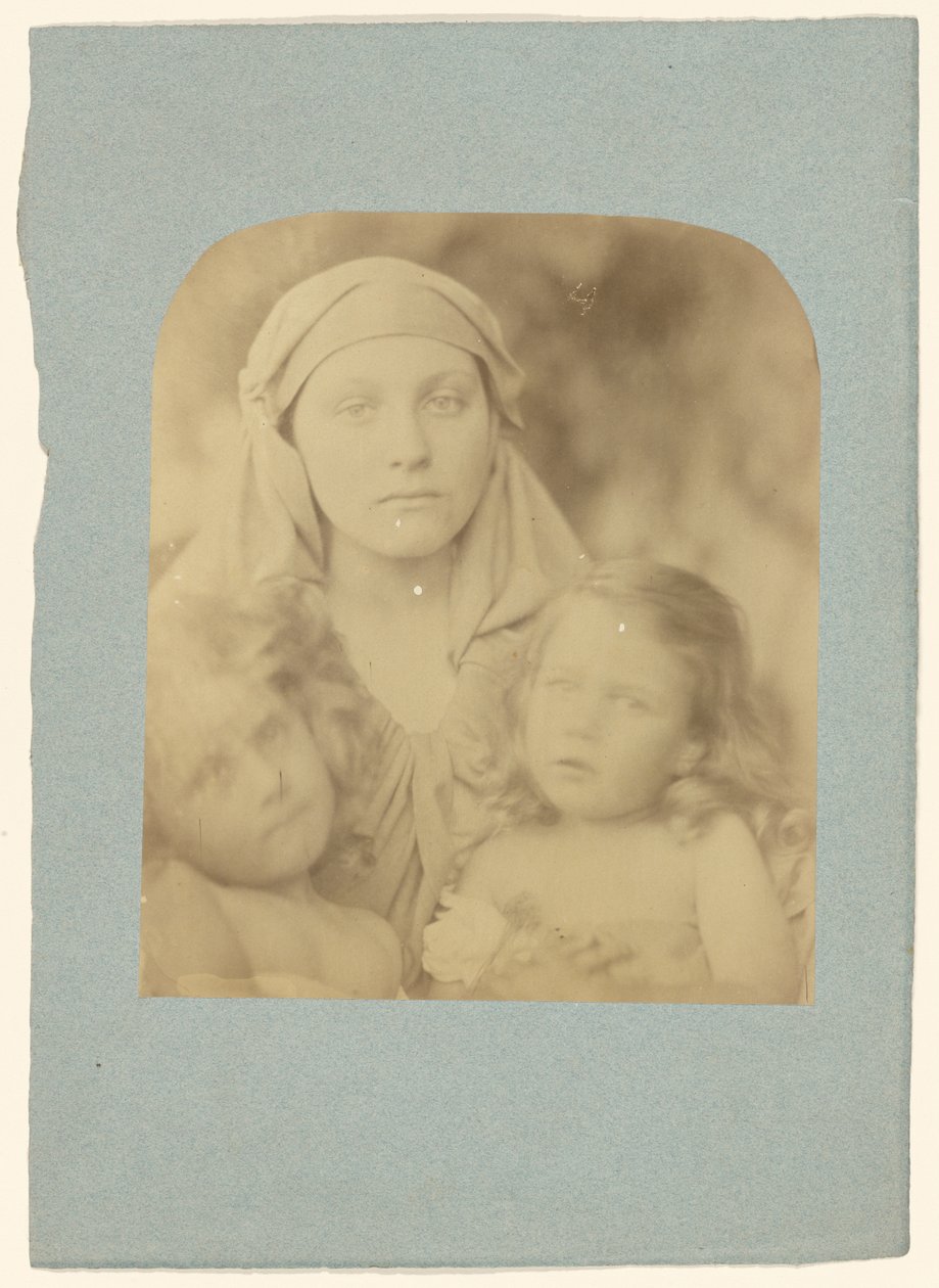 [Madonna med to børn] af Julia Margaret Cameron