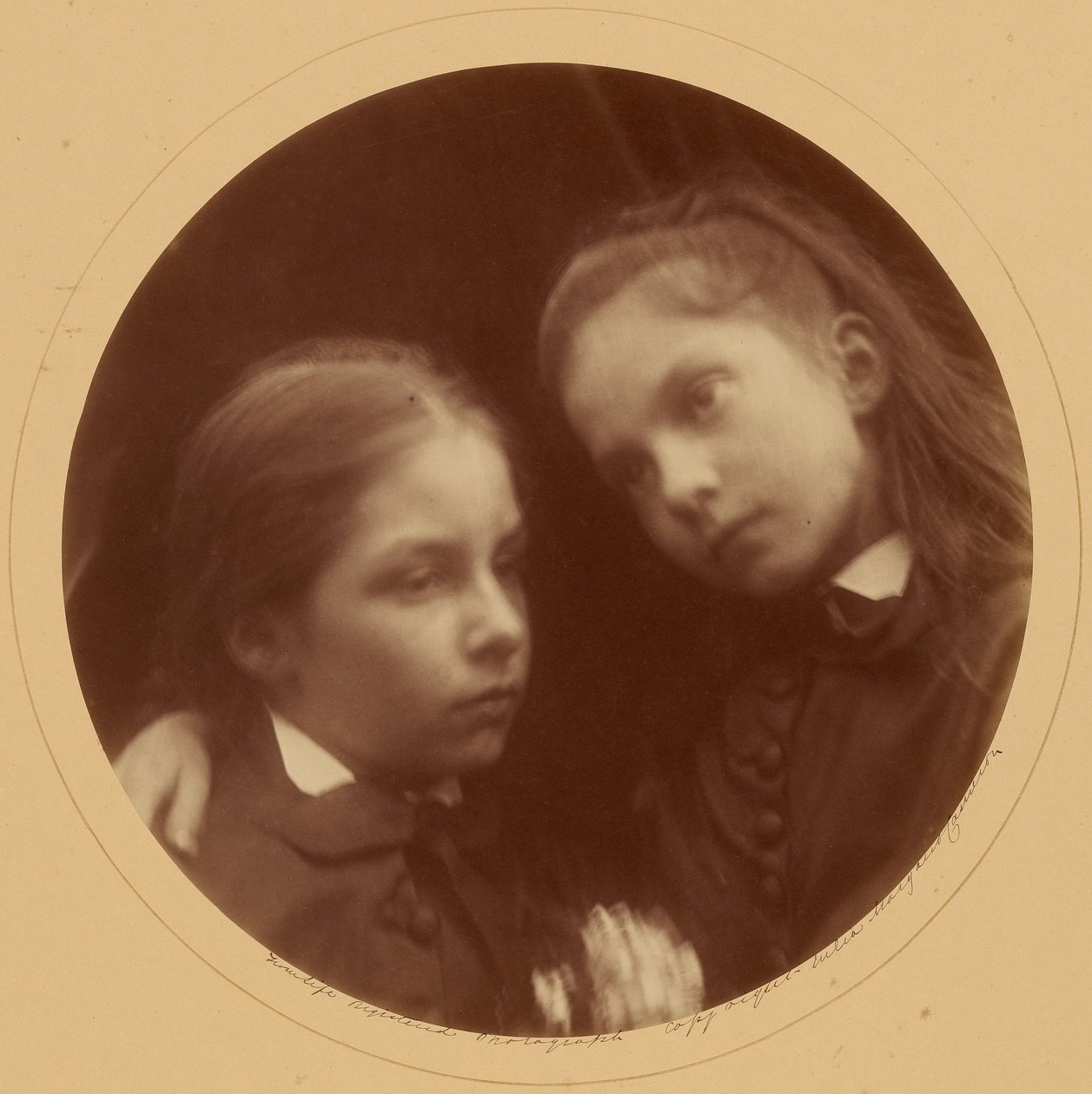[Margaret og Adeline Norman] af Julia Margaret Cameron