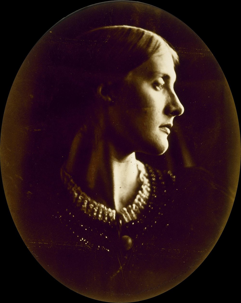 Fru Herbert Duckworth (1846-1895), født Julia Prinsep Jackson, senere fru Julia Stephen, mor til Virginia Woolf af Julia Margaret Cameron