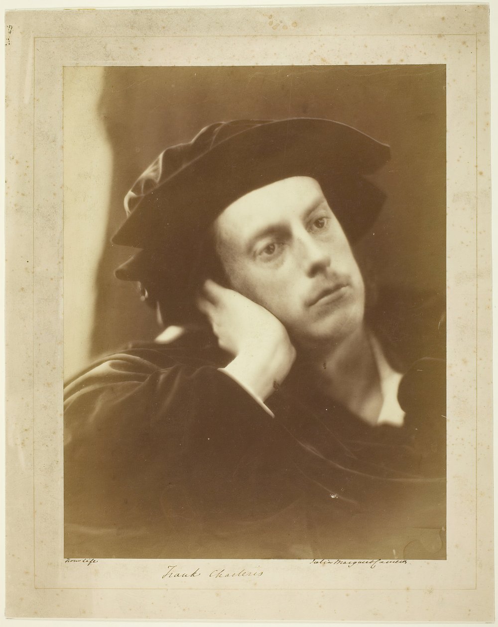 Portræt af The Hon. Frank Charteris, 1867. af Julia Margaret Cameron