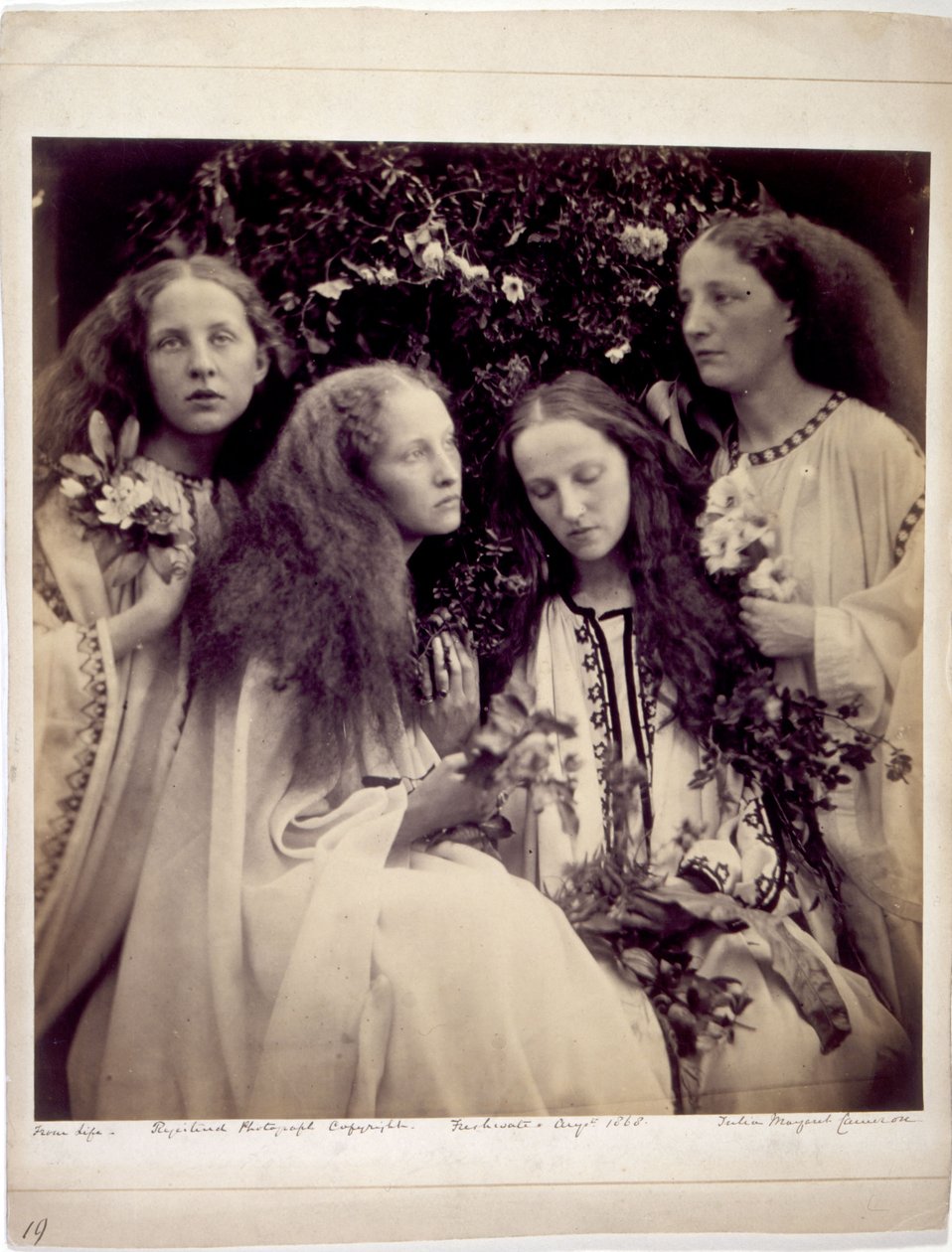 „Pigernes rosenknophave“ - Søstrene Fraser Tytler af Julia Margaret Cameron