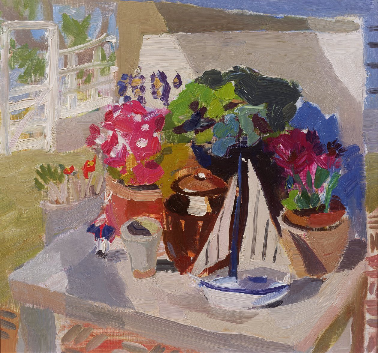 Blomster, krukker og yachter i Loggiaen (olie om bord) af Julian Bailey