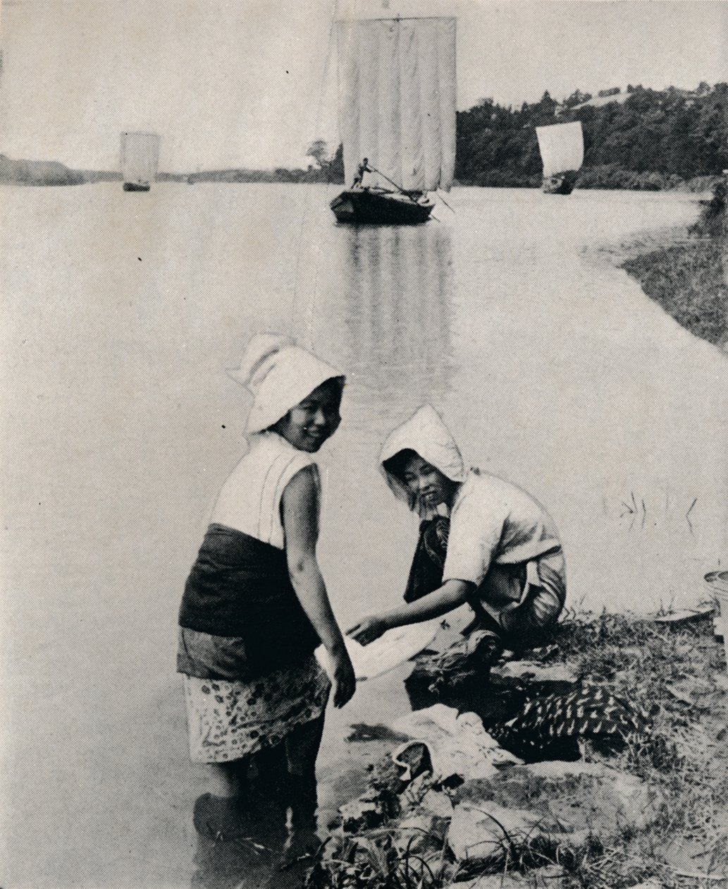 Et vaskeri ved flodernes rand, c1900, 1921 af Julian Leonard Street