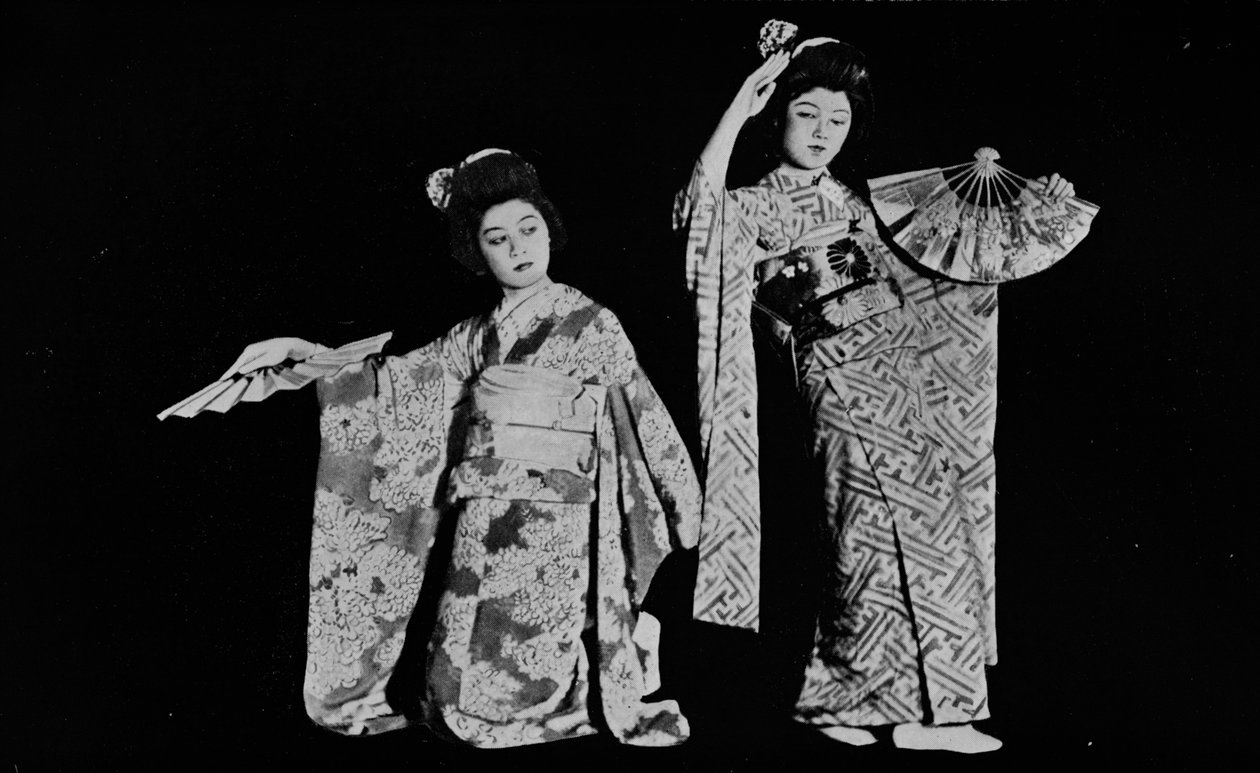 Dansepigen Kimi-chiyo deltager i næsten alle fester i japansk stil i Tokyo c1900, 1921 af Julian Leonard Street
