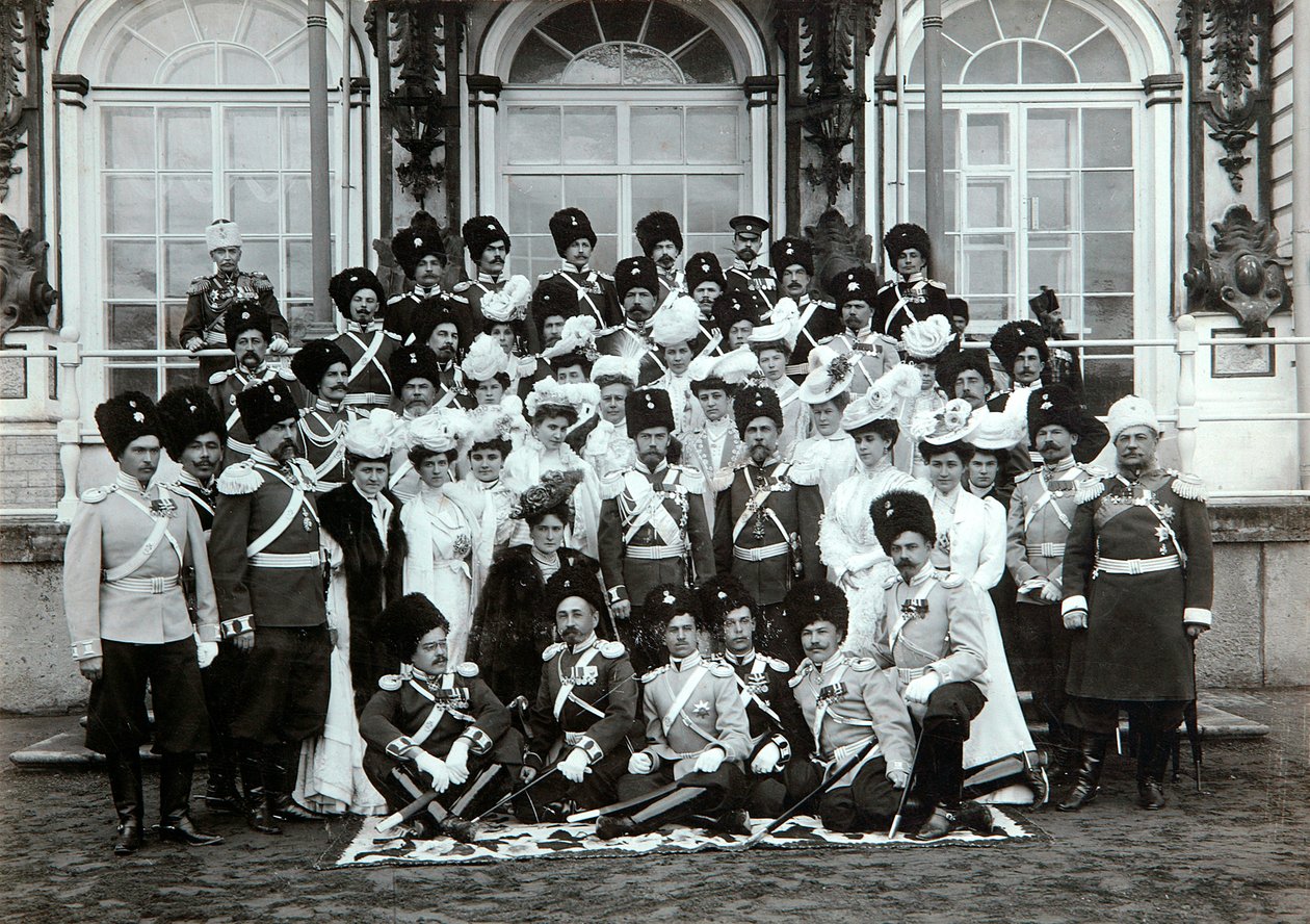 Russisk kejserfamilie uden for Catherine Palace, Tsarskoye Selo, Rusland, begyndelsen af det 20. århundrede. af K. von Hahn