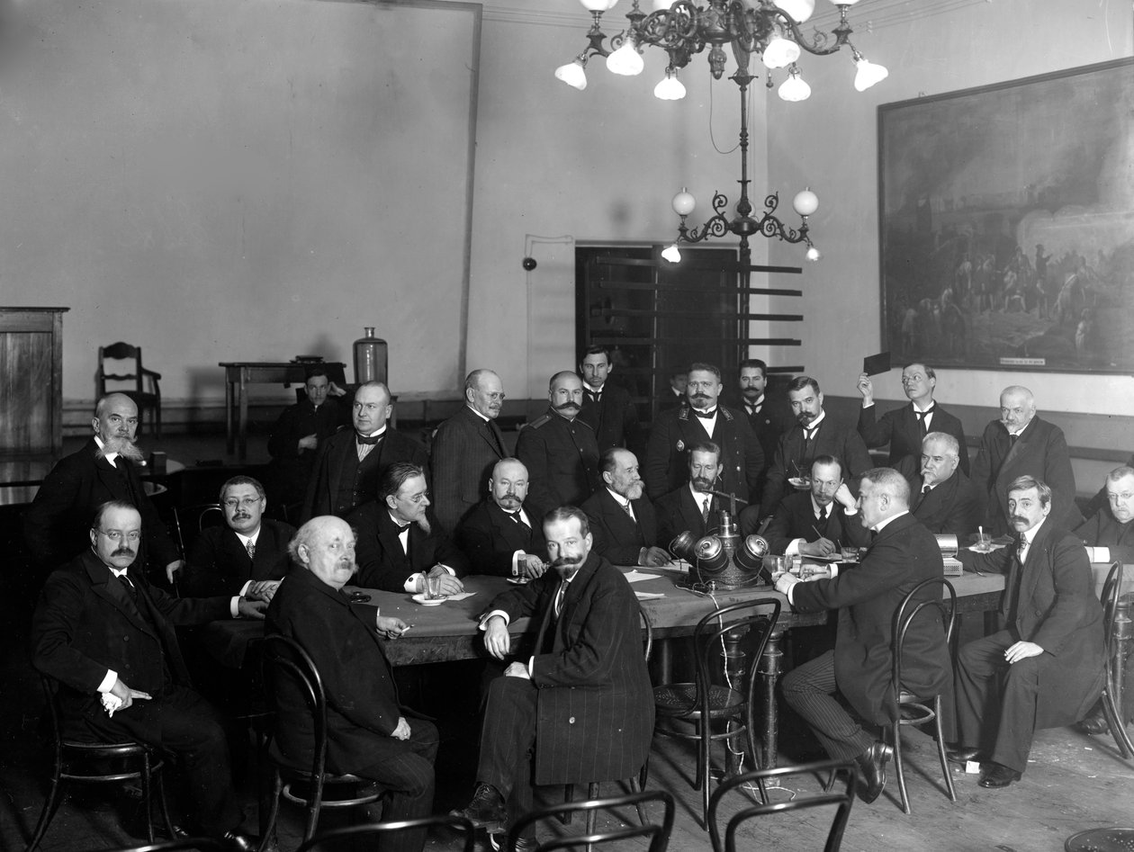Medlemmer af Imperial Technical Society ved et møde dedikeret til 75-årsdagen for fotografering, 1914 af Karl Karlovich Bulla