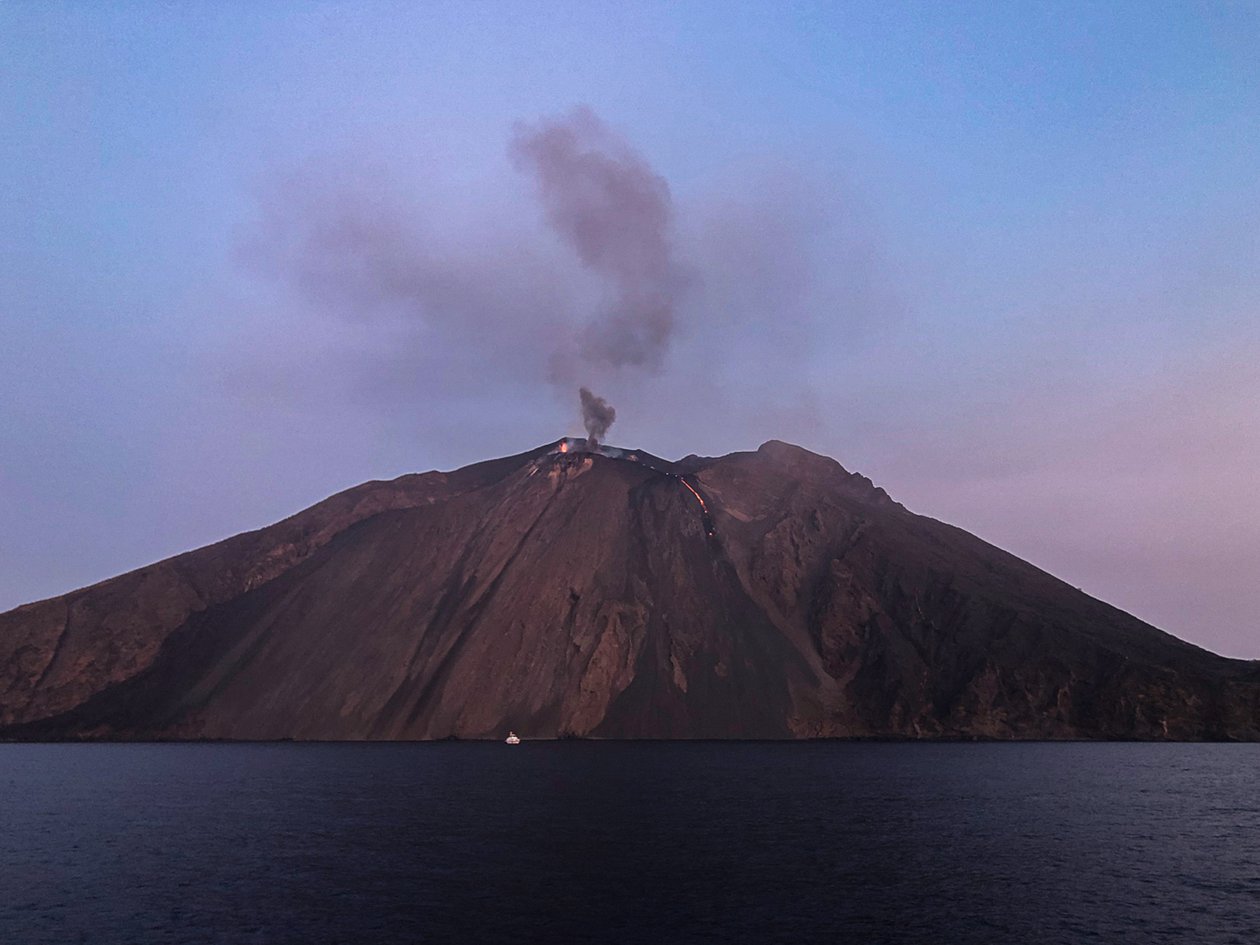 Stromboli under bevogtning 2019 af Katha Wood