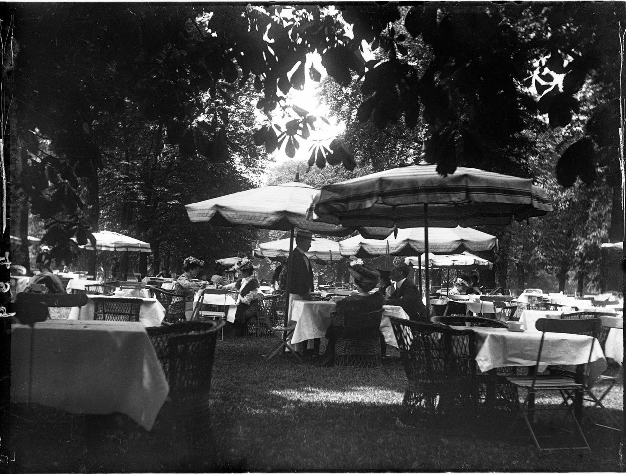 Hyde Park, City Of Westminster, London, 27/04/1905 (s/hvid foto) af Katherine Jean Macfee