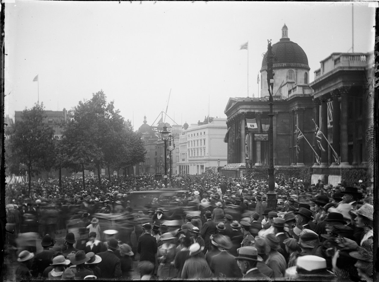 Trafalgar Square, St James, City Of Westminster, London, 28/06/1919 (s/hvid foto) af Katherine Jean Macfee