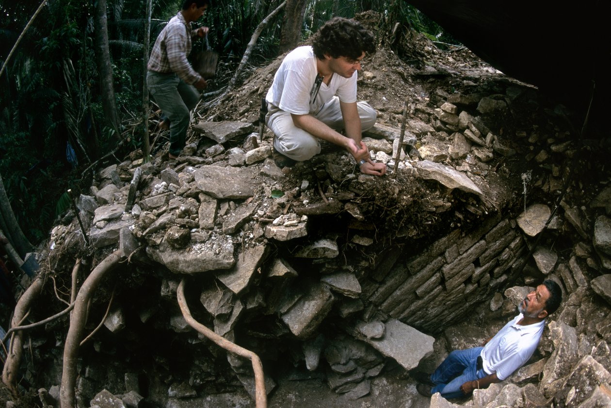 Cancuen, Guatemala, Arthur Demarest, Rudy Larios, Maya, palads, Klassisk periode, Peten, 2004 (foto) af Kenneth Garrett