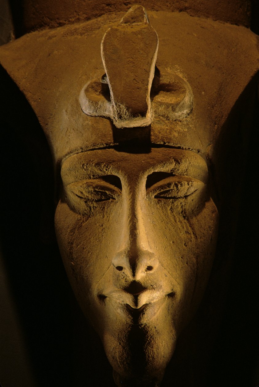 Kolossalstatue af Akhenaten, Amenhotep IV, Egyptisk Museum, Cairo, Det Nye Rige, Phar..., 2001 (foto) af Kenneth Garrett