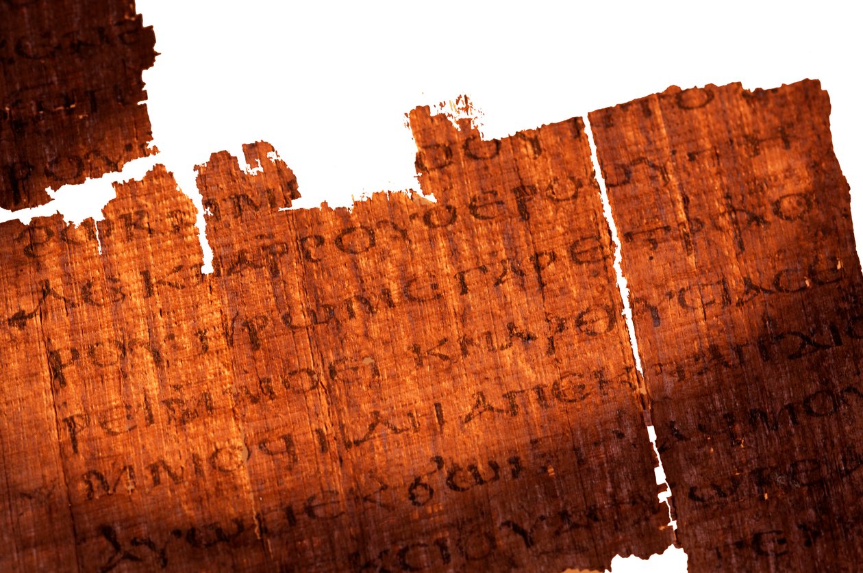 Detalje af en side i Judasevangeliet; sideteksten er Jesus til Judas "Du vil overgå..., 2006 (foto) af Kenneth Garrett