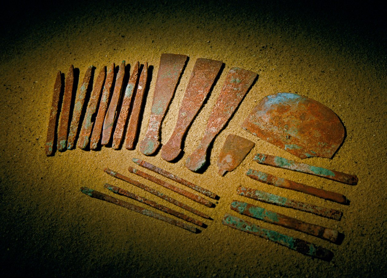 Egypten; Arkæologi; Gamle Rige; Saqqara, Qars grav, Qar, Læge, kobber, redskaber,... af Kenneth Garrett