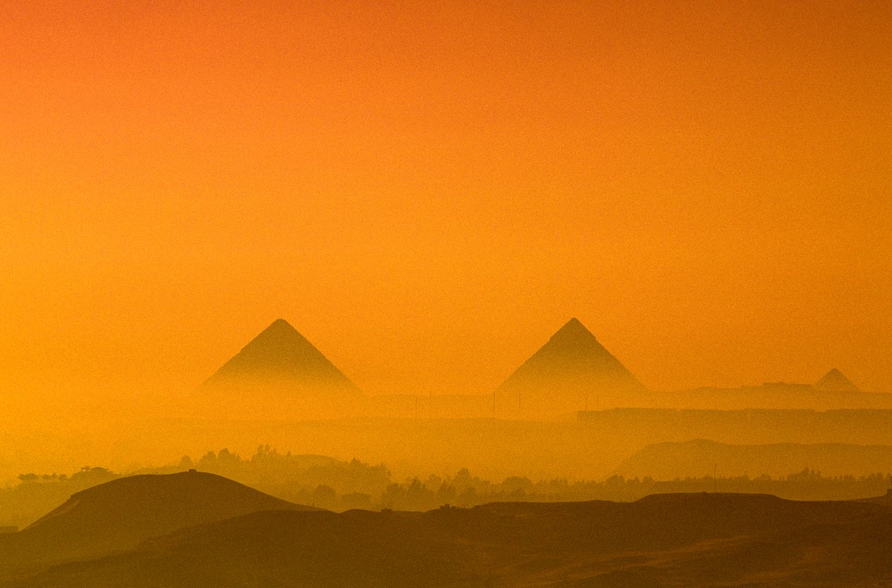 Egypten; Det Gamle Rige; Giza-plateauet; Pyramiderne ved Giza; Khufu; Khafre; Menkaure af Kenneth Garrett