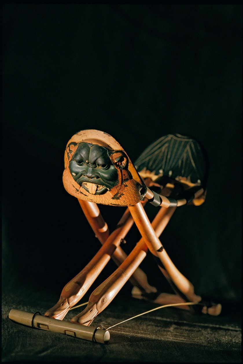 Foldbar elfenbenshovedstøtte af kong Tutankhamon, Det Nye Rige, 2002 (foto) af Kenneth Garrett